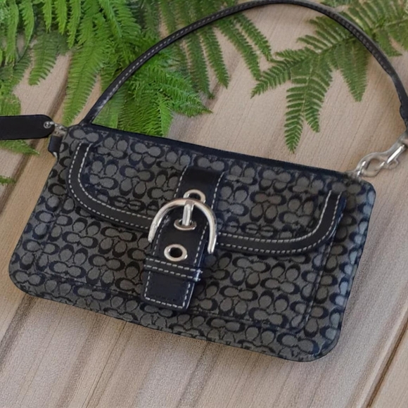 🌟COACH WRISTLET🌟 - Picture 1 of 2